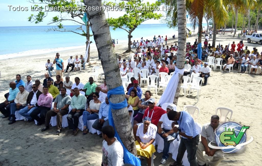 Publico asistente al acto de los 106 aniversario del municipio de Gaspar Hernández